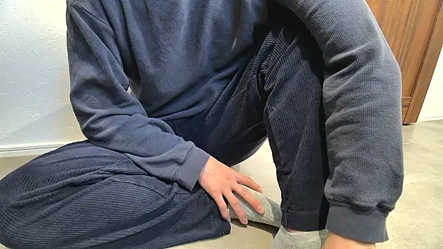 Snapshot of atom0407 chatting on December 14, 2024, 4:12 am atom0407 online show from December 14, 2024, 4:12 am