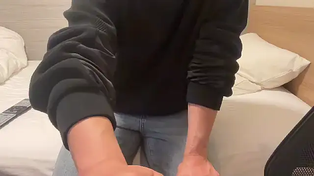 Snapshot of atom0407 chatting on November 5, 2025, 11:10 am atom0407 online show from November 5, 2025, 11:10 am