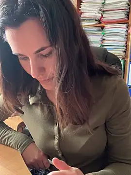 Snapshot of Sara_darling chatting on March 16, 2025, 12:44 pm Sara darling online show from March 16, 2025, 12:44 pm