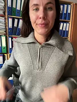 Snapshot of Sara_darling chatting on March 17, 2025, 2:56 pm Sara darling online show from March 17, 2025, 2:56 pm