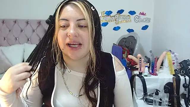 Snapshot of lanaqueen699 chatting on December 24, 2024, 12:22 pm lanaqueen699 online show from December 24, 2024, 12:22 pm