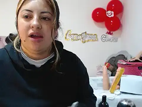 Snapshot of lanaqueen699 chatting on February 14, 2025, 12:25 pm lanaqueen699 online show from February 14, 2025, 12:25 pm