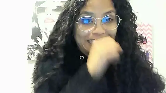 Snapshot of Ama_music chatting on December 23, 2024, 6:27 pm Ama music online show from December 23, 2024, 6:27 pm