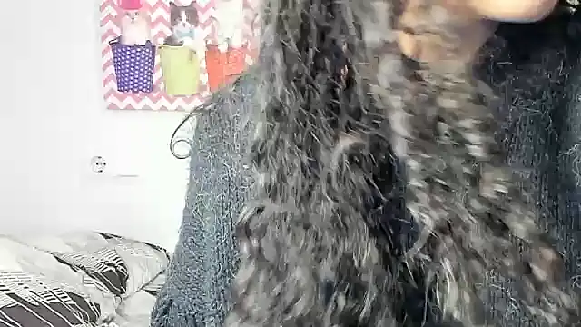 Snapshot of Ama_music chatting on December 28, 2024, 5:14 pm Ama music online show from December 28, 2024, 5:14 pm