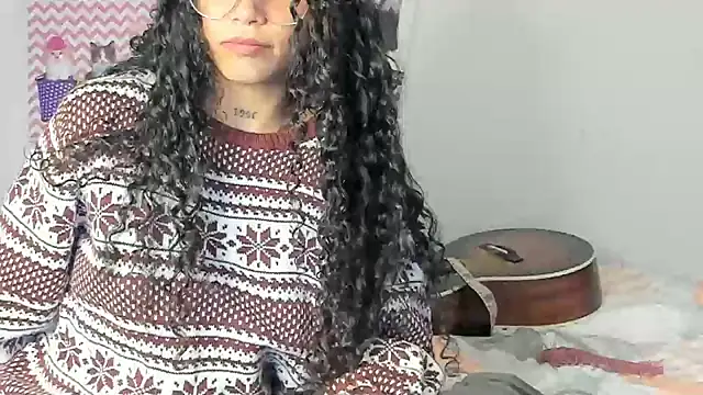 Snapshot of Ama_music chatting on January 4, 2025, 5:05 pm Ama music online show from January 4, 2025, 5:05 pm