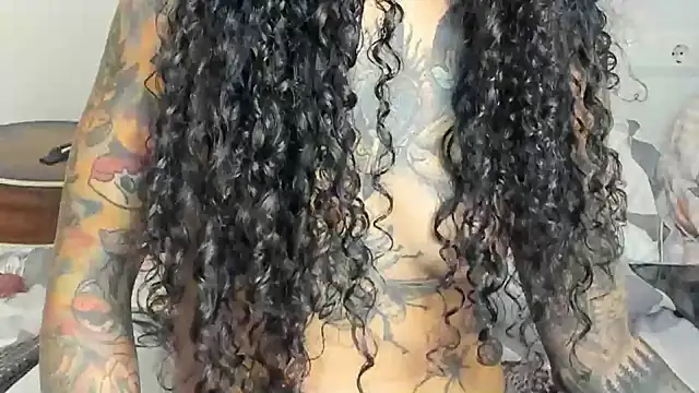 Snapshot of Ama_music chatting on January 4, 2025, 8:16 pm Ama music online show from January 4, 2025, 8:16 pm