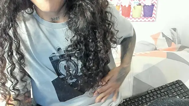 Snapshot of Ama_music chatting on January 12, 2025, 11:28 am Ama music online show from January 12, 2025, 11:28 am