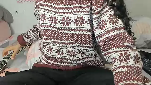 Snapshot of Ama_music chatting on January 20, 2025, 4:45 pm Ama music online show from January 20, 2025, 4:45 pm