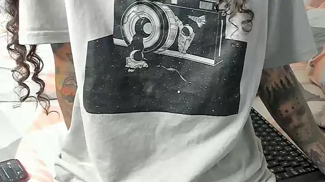 Snapshot of Ama_music chatting on January 24, 2025, 6:35 pm Ama music online show from January 24, 2025, 6:35 pm