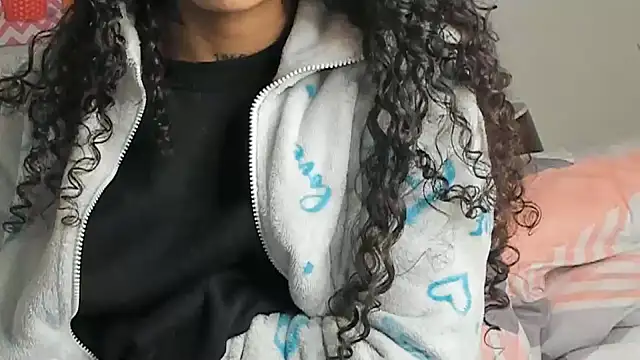 Snapshot of Ama_music chatting on January 27, 2025, 5:15 pm Ama music online show from January 27, 2025, 5:15 pm