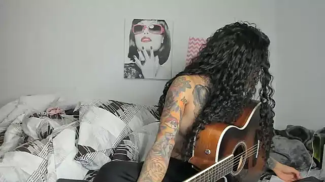 Snapshot of Ama_music chatting on February 8, 2025, 7:27 pm Ama music online show from February 8, 2025, 7:27 pm