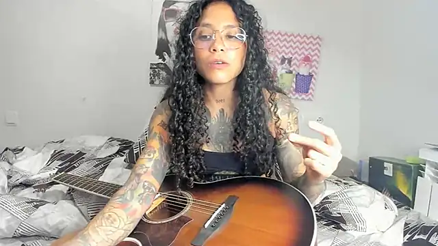 Snapshot of Ama_music chatting on February 15, 2025, 7:39 pm Ama music online show from February 15, 2025, 7:39 pm