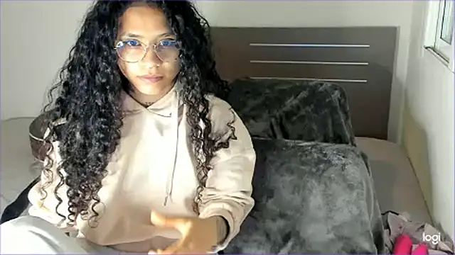 Snapshot of Ama_music chatting on March 19, 2025, 8:23 am Ama music online show from March 19, 2025, 8:23 am