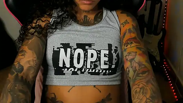 Snapshot of Ama_music chatting on September 14, 2025, 10:47 am Ama music online show from September 14, 2025, 10:47 am