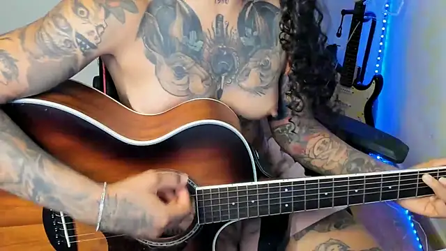 Snapshot of Ama_music chatting on September 19, 2025, 1:56 pm Ama music online show from September 19, 2025, 1:56 pm