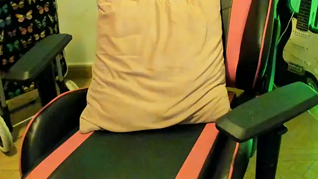 Snapshot of Ama_music chatting on September 22, 2025, 10:17 am Ama music online show from September 22, 2025, 10:17 am