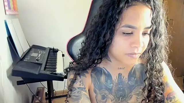 Snapshot of Ama_music chatting on October 15, 2025, 10:04 am Ama music online show from October 15, 2025, 10:04 am