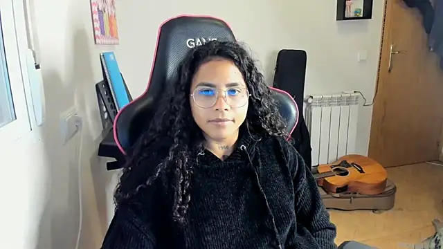 Snapshot of Ama_music chatting on November 6, 2025, 1:12 pm Ama music online show from November 6, 2025, 1:12 pm