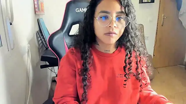 Snapshot of Ama_music chatting on November 23, 2025, 3:12 pm Ama music online show from November 23, 2025, 3:12 pm