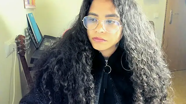 Snapshot of Ama_music chatting on November 26, 2025, 2:07 pm Ama music online show from November 26, 2025, 2:07 pm