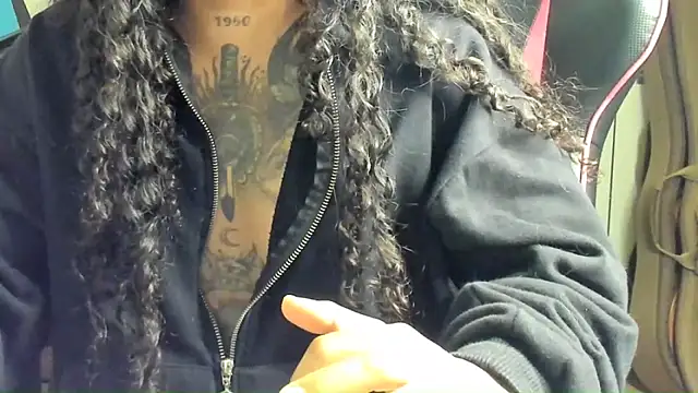 Snapshot of Ama_music chatting on November 30, 2025, 9:24 am Ama music online show from November 30, 2025, 9:24 am