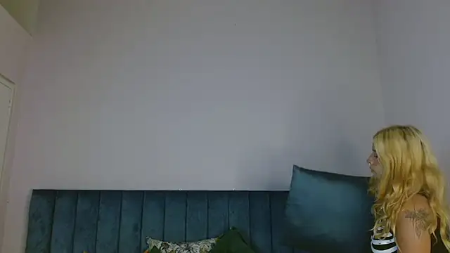 april bunnyy online show from January 18, 2025, 7:37 pm