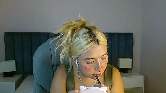 april bunnyy online show from March 19, 2025, 7:06 pm