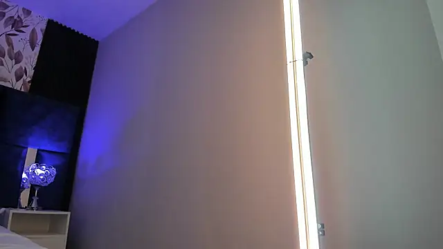 Larabrooks online show from November 12, 2025, 7:13 pm