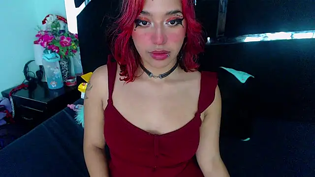 Snapshot of UnderBaby_ chatting on December 19, 2024, 11:03 pm UnderBaby online show from December 19, 2024, 11:03 pm