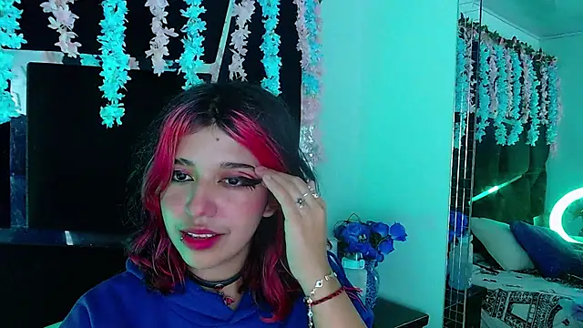 Snapshot of UnderBaby_ chatting on February 25, 2025, 7:47 pm UnderBaby online show from February 25, 2025, 7:47 pm