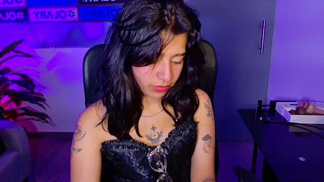 UnderBaby  online show from October 9, 2025, 2:53 am