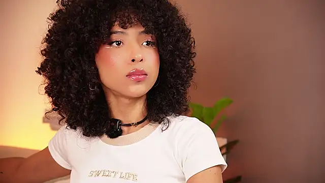 Snapshot of OSHUN_ chatting on June 6, 2026, 10:14 pm OSHUN online show from June 6, 2026, 10:14 pm