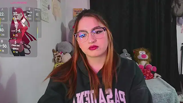 lucycherry   online show from September 17, 2025, 3:19 am