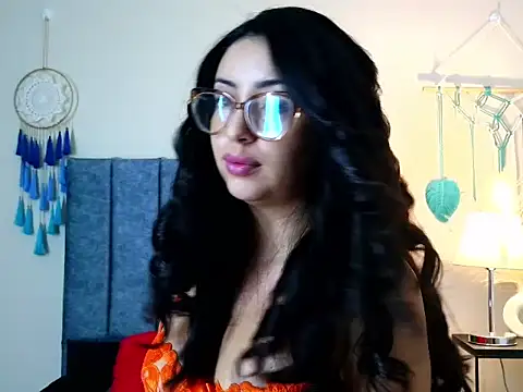 EvoletFMK online show from October 10, 2025, 1:32 pm