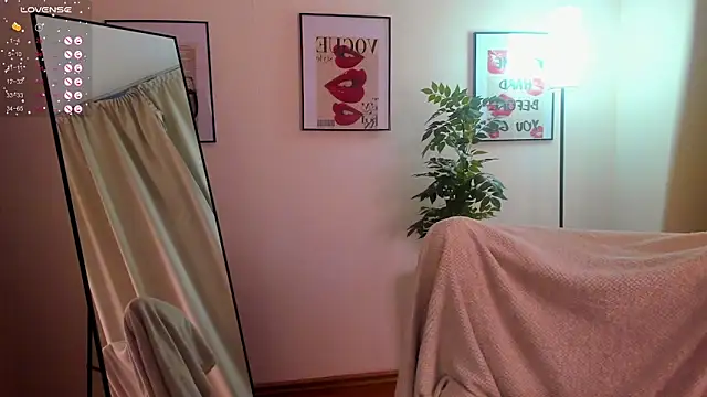 Snapshot of VanessaSmuth chatting on September 29, 2025, 1:55 am VanessaSmuth online show from September 29, 2025, 1:55 am