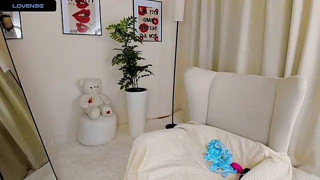 Snapshot of VanessaSmuth chatting on October 28, 2025, 1:42 am VanessaSmuth online show from October 28, 2025, 1:42 am