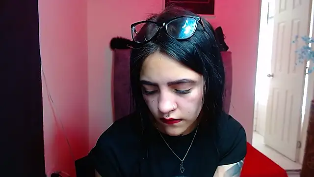 Violettasquirt online show from October 23, 2025, 3:33 pm