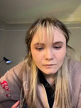 CiriRianonn online show from November 8, 2025, 4:12 am