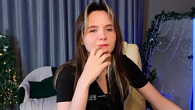 CiriRianonn online show from January 13, 2026, 4:18 am