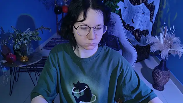 NancyMartinez online show from October 24, 2025, 5:04 am