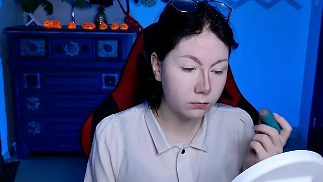 NancyMartinez online show from October 31, 2025, 5:19 am