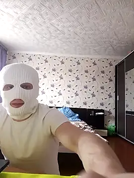 red red00 online show from March 14, 2025, 11:45 am