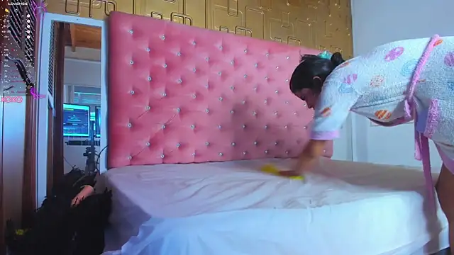 Molly gomez  online show from January 19, 2025, 10:17 pm