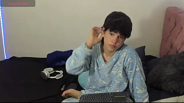 blue baby20 online show from March 6, 2025, 2:19 am