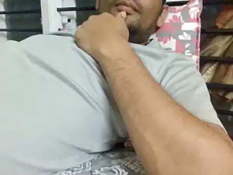 NiceBoy9099 online show from February 28, 2025, 6:20 pm