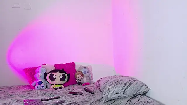 KetraWesttt online show from November 25, 2025, 9:15 pm