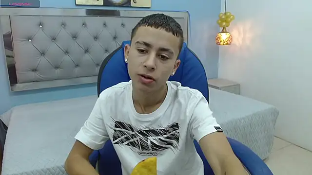 Xavii18 online show from February 12, 2025, 12:44 pm