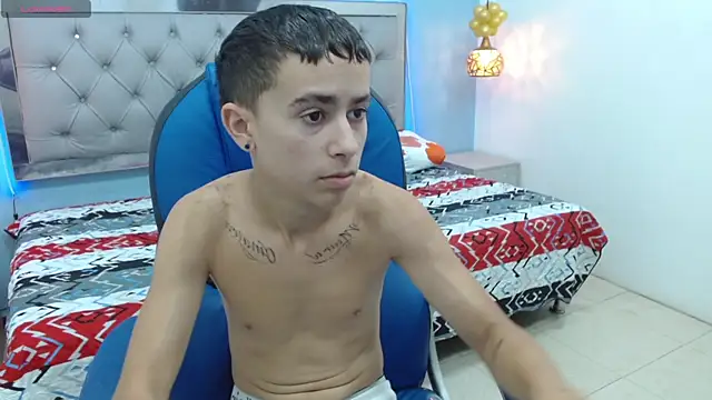 Xavii18 online show from February 23, 2025, 4:35 pm