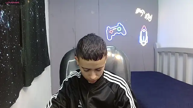 Xavii18 online show from March 6, 2025, 1:14 pm