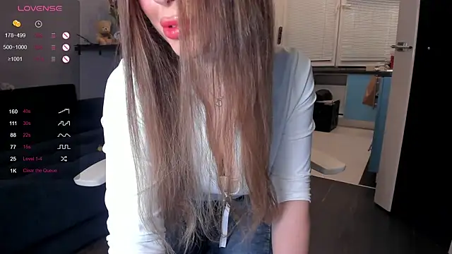 wwildfox online show from March 12, 2025, 7:49 pm